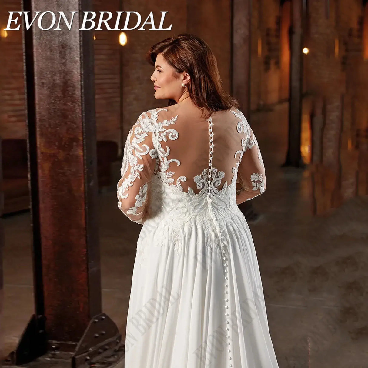 Women Plus Size Chiffon Scoop Neck Long Sleeve Wedding Dress