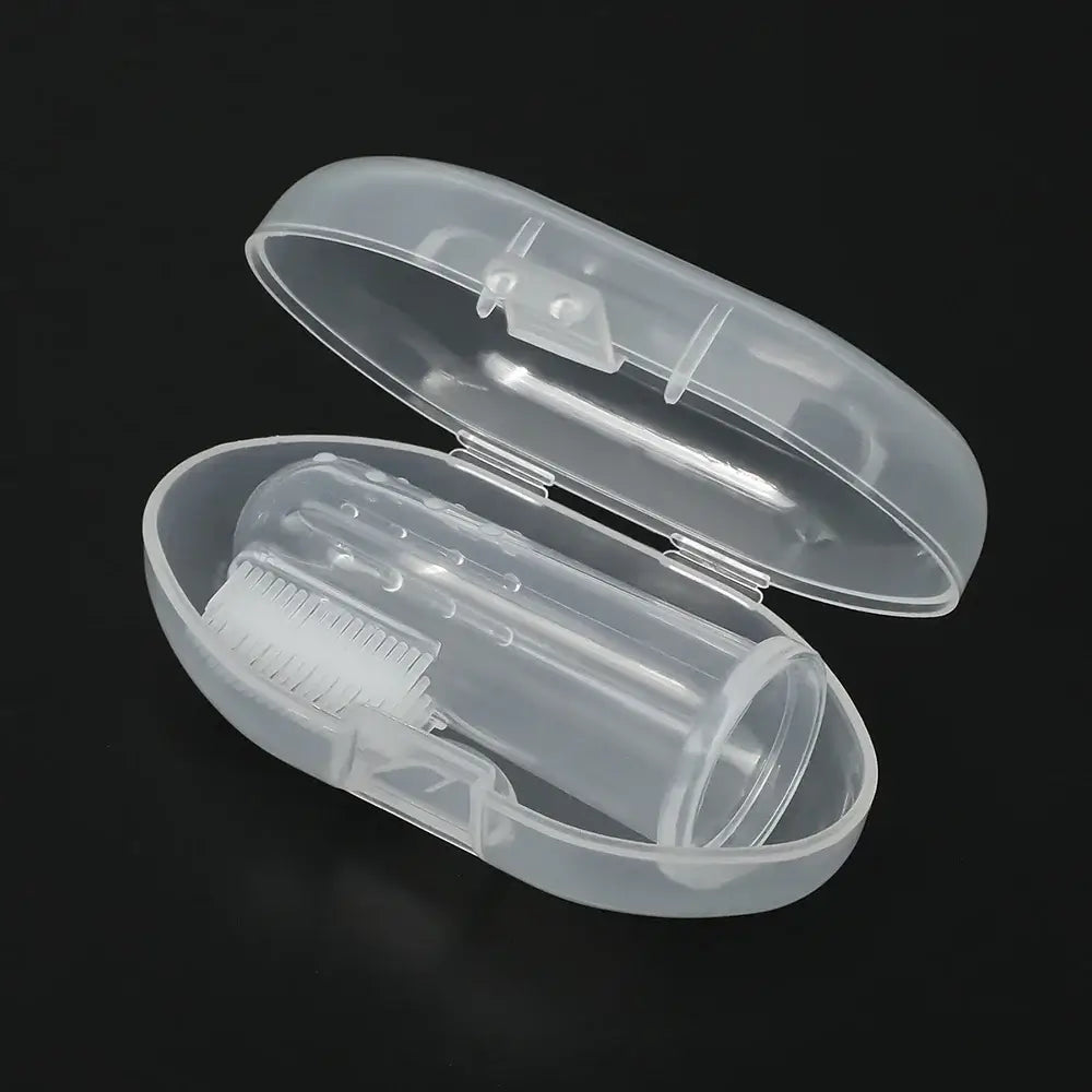 Transparent case for toothbrush storage, featuring a compact design and hygienic protection for oral care.