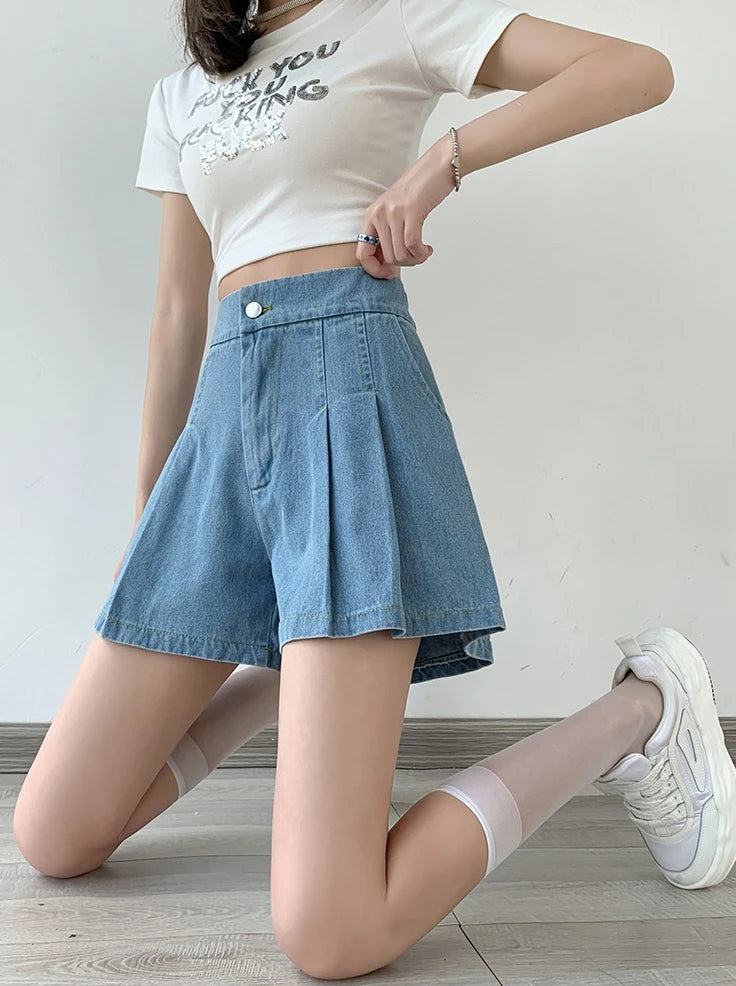 Women's Loose Pleated Denim Shorts