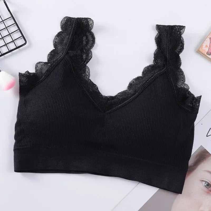 WireFreeFlex™ seamless tank bra top in black with lace trim for daily comfort and sports lingerie.