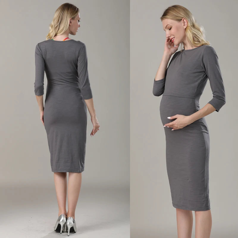 Postpartum nursing maternity dress with 3/4 sleeves, knee-length, gray jersey fabric, ideal for breastfeeding.