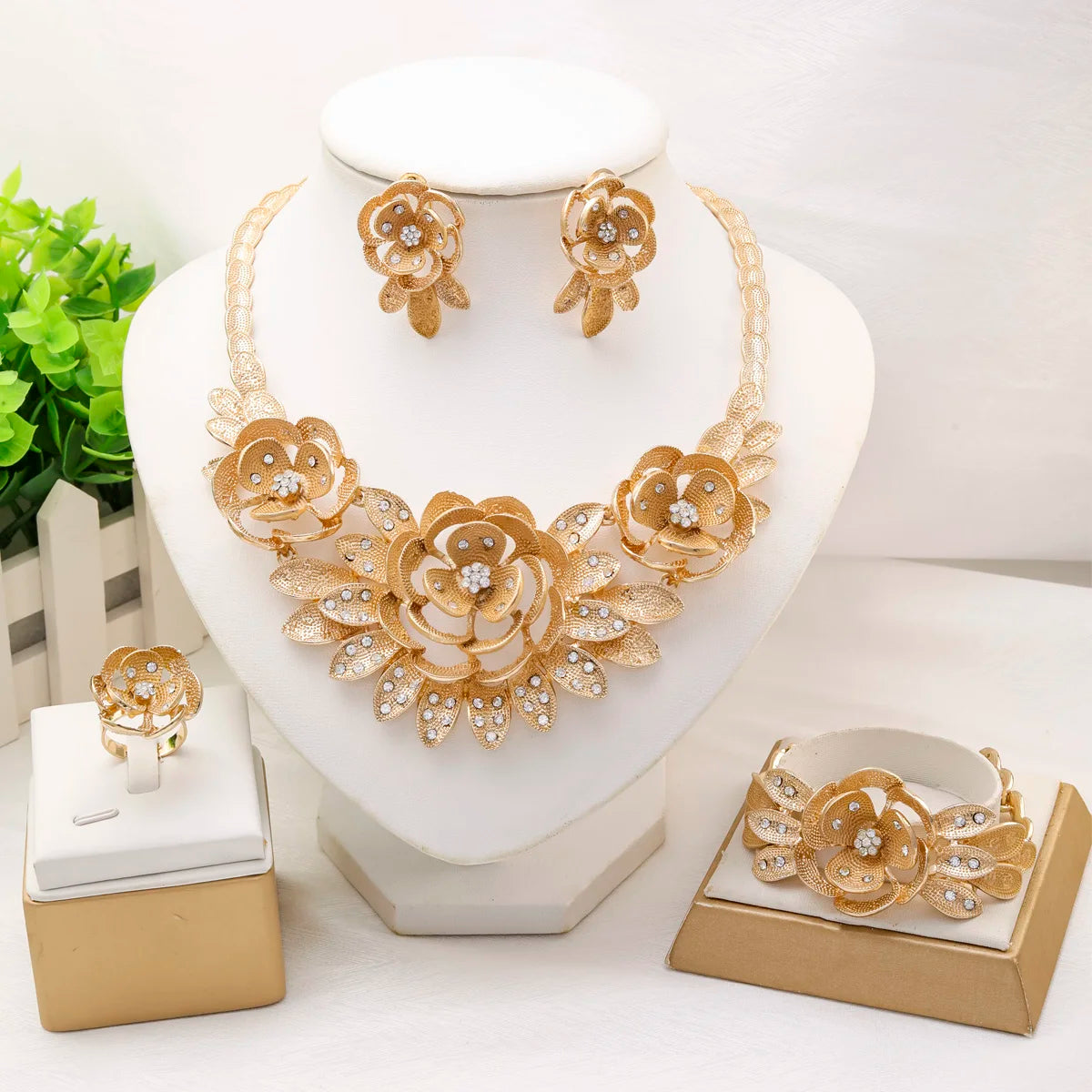 Women’s 18K Gold Flower Jewelry Set
