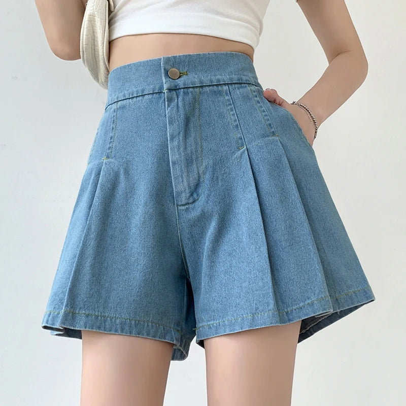 Women's Loose Pleated Denim Shorts