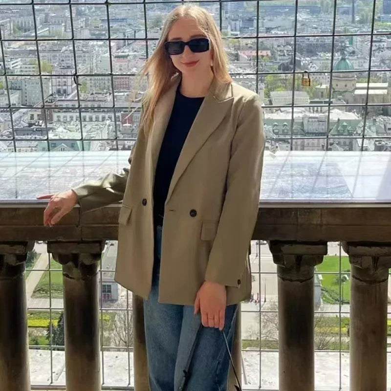 MetroChic™ – Tailored Casual Blazer (2025 Office Fit, Fashion-Forward Design)