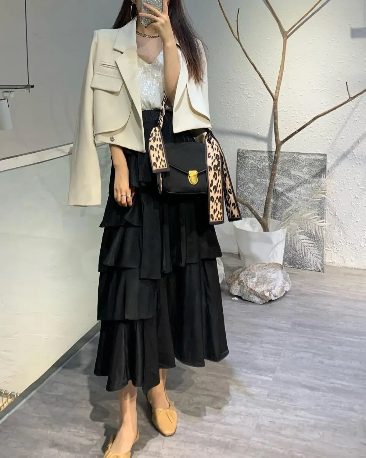 Cropique™ – Youthful Crop Blazer (Korean Style, Short Cut, Bold Look)