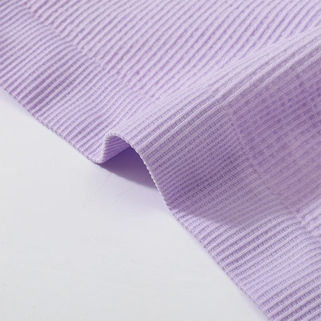 Close-up of the ribbed fabric in soft lavender color for the DeepVibe™ seamless crop top.