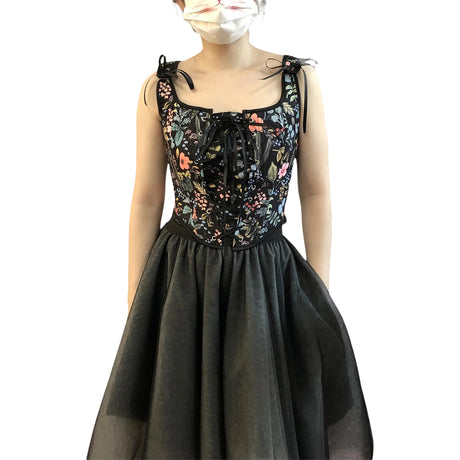 Retro floral corset cropped camisole party top with black tulle skirt, perfect for summer events.