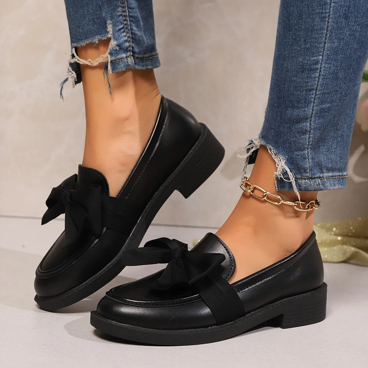 Women’s Bow Decor Leather Pointed Toe Loafers