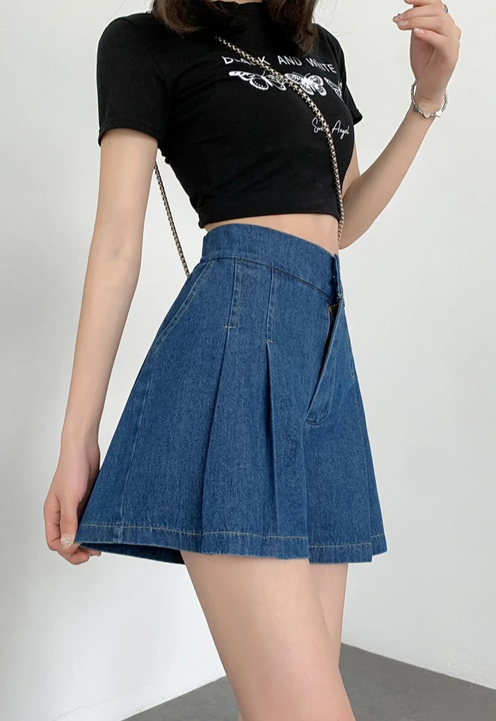 Women's Loose Pleated Denim Shorts