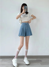 Women's Loose Pleated Denim Shorts