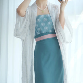 Song Dynasty Hanfu retro three-piece outfit for women featuring floral patterns, elegant design, and light material.