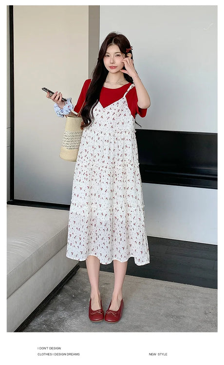 Model wearing a floral two-piece maternity skirt in contrast colors, perfect for summer and designed for comfort.