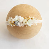Adjustable faux flower headband for newborn photography featuring white and yellow flowers, ideal for girls aged 0-6 months.