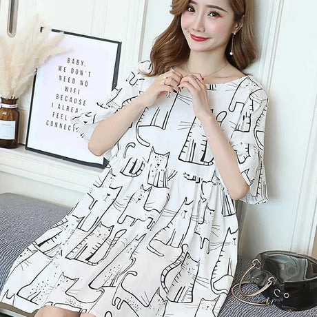 Loose Korean cartoon cat maternity dress, medium length, featuring a fun cat print, perfect for summer styles.