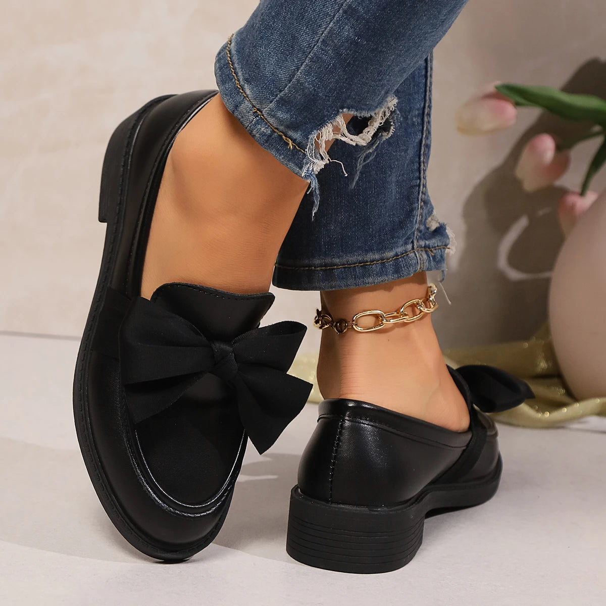 Women’s Bow Decor Leather Pointed Toe Loafers