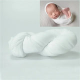 Solid white blanket backdrop for baby photo shoots, made from soft polyester, suitable for 0-1 year old infants.