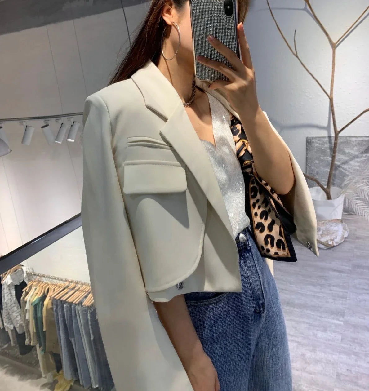 Cropique™ – Youthful Crop Blazer (Korean Style, Short Cut, Bold Look)