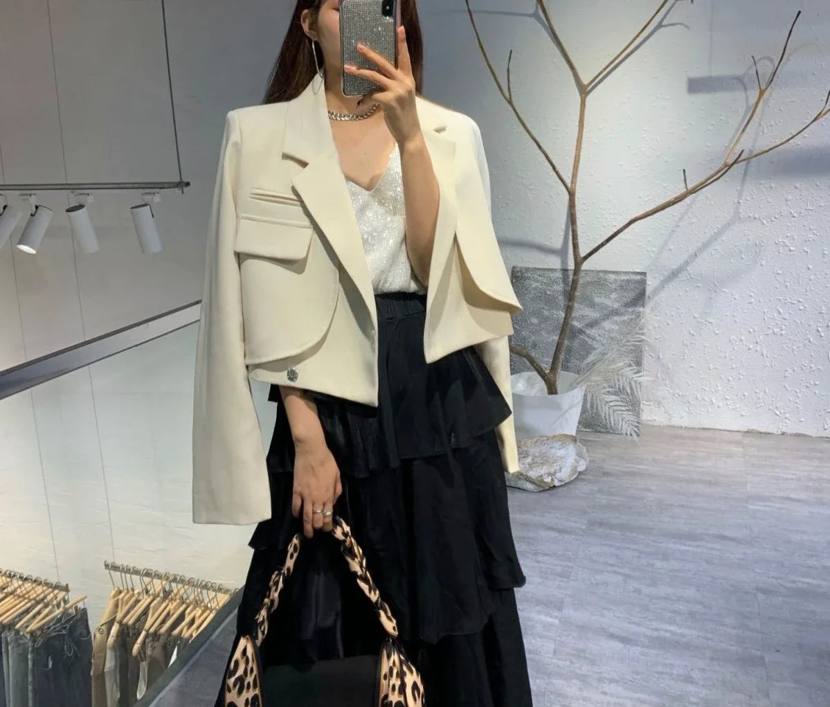 Cropique™ – Youthful Crop Blazer (Korean Style, Short Cut, Bold Look)