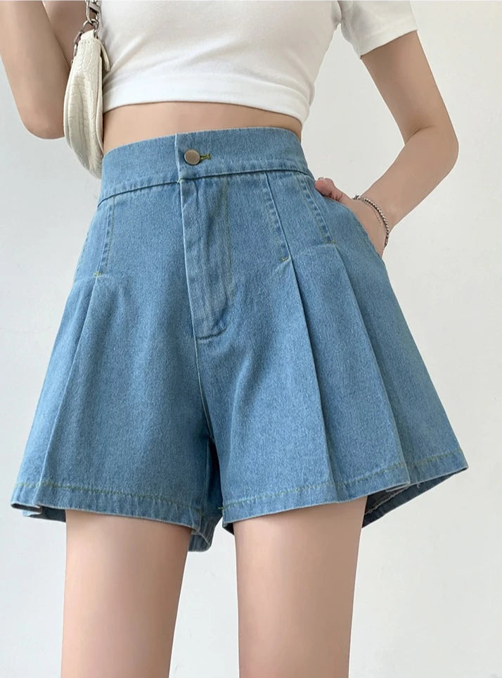 Women's Loose Pleated Denim Shorts