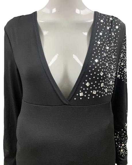 Elegant party maternity dress with v-neck and embellished sleeve, perfect for summer photography.