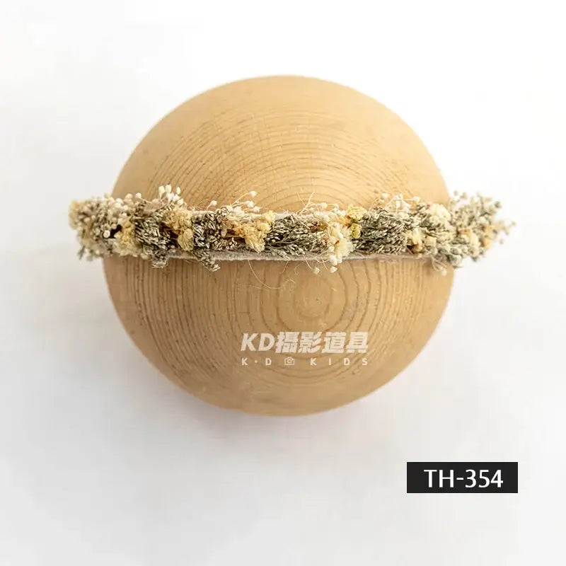 Adjustable faux flower headband for newborn baby photography, perfect for girls aged 0-6 months.