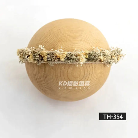 Adjustable faux flower headband for newborn baby photography, perfect for girls aged 0-6 months.